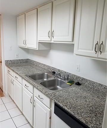5th image of 4845 Wabash St APT 13