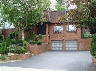1021 Greenlawn Dr, Pittsburgh, PA 15216