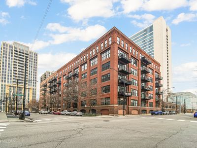 520 W Huron St APT 602, Chicago, IL, 60654