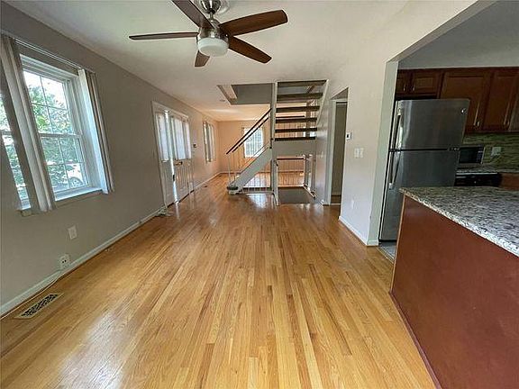 4th image of 19777 Hayes Ct