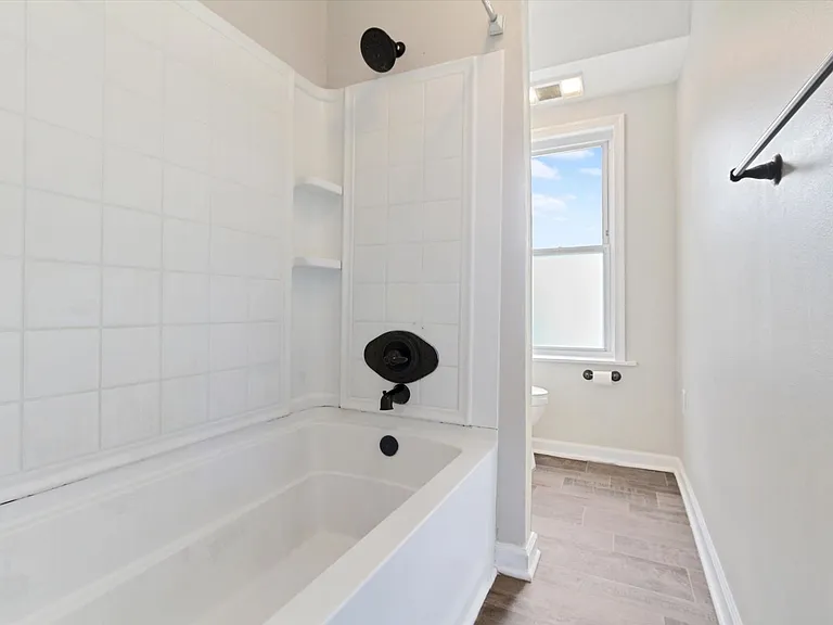 40 Laurel St — Photo 18