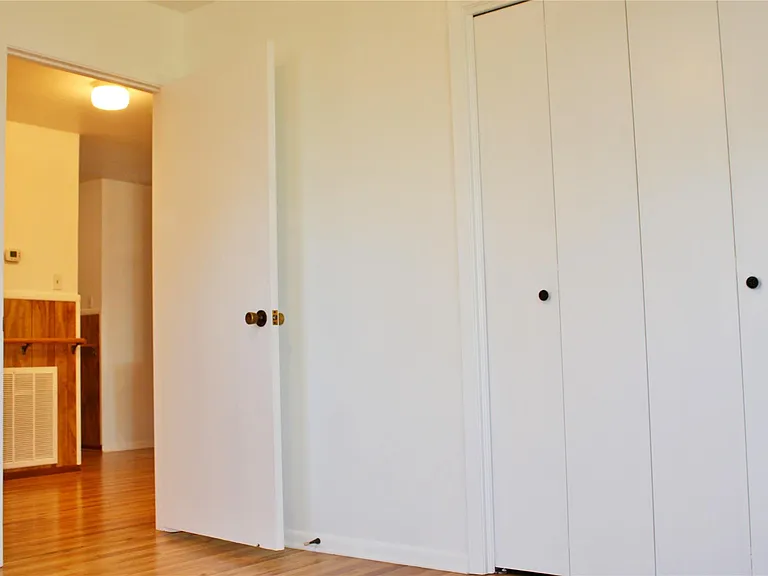 218 Smith St — Photo 18