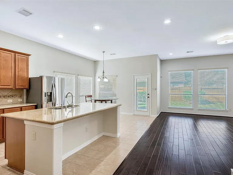 24322 Bella Florence Dr — Photo 11