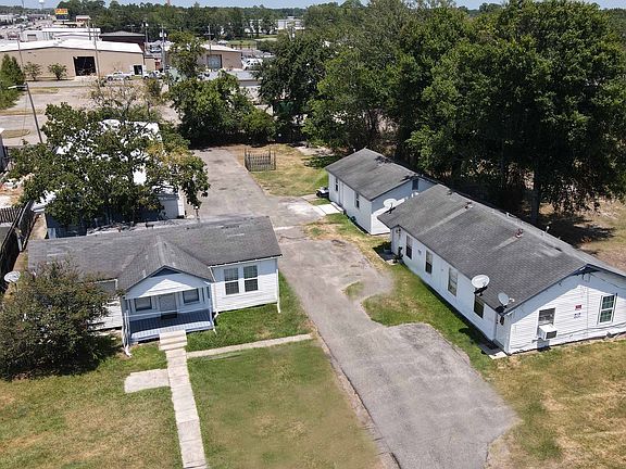 8 units next to city park