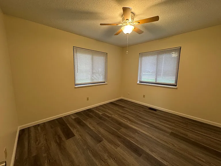 7834 Lake Shore Blvd #3 — Photo 3