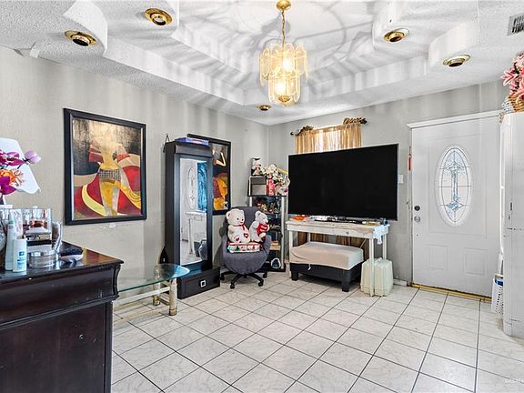 2nd image of 523 Mar Cir