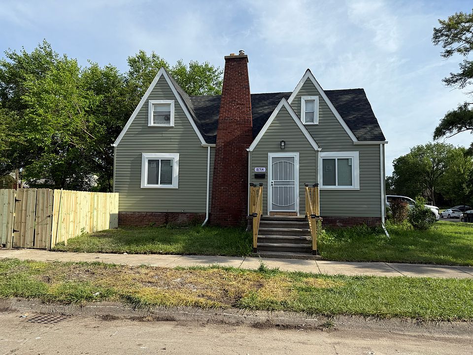 Front view of the house.