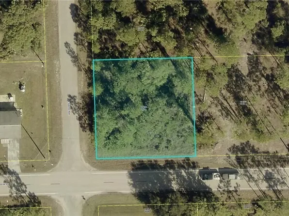 801 E 10th St, Lehigh Acres, FL 33972