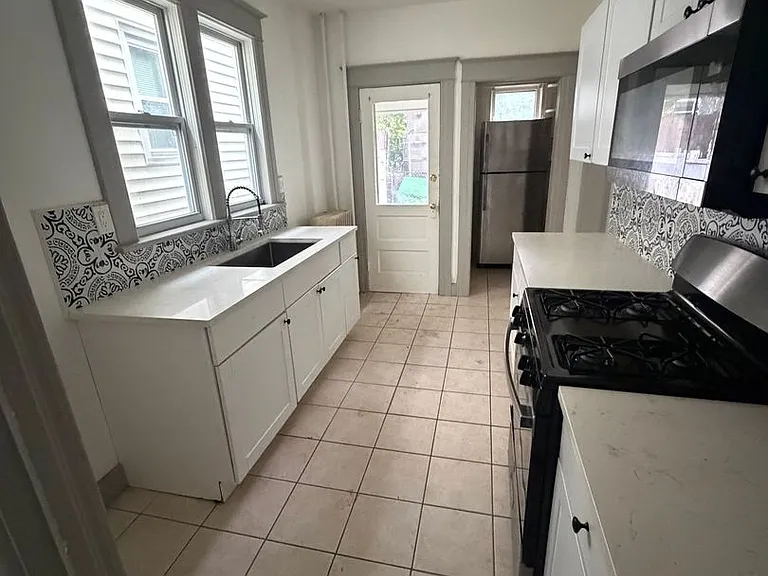 661 Myrtle Ave — Photo 5