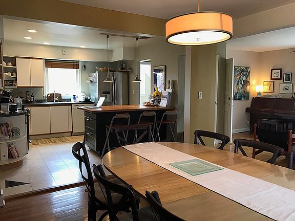 3rd image of 91 Manor Dr