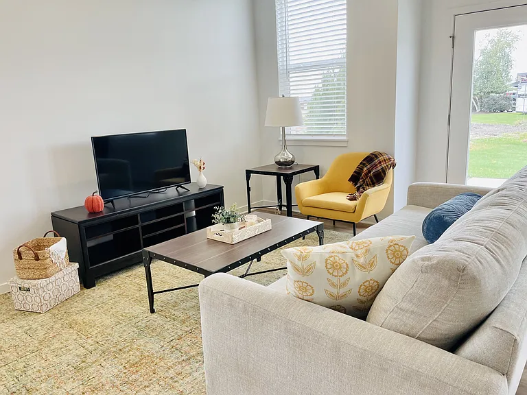 Elmwood Lake Apartments — Photo 8