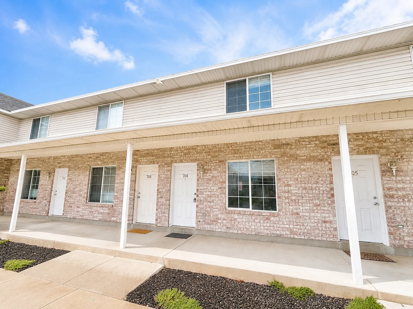 2 bed, 1.5 bath, 1100 sqft, $1,550 — Photo 1