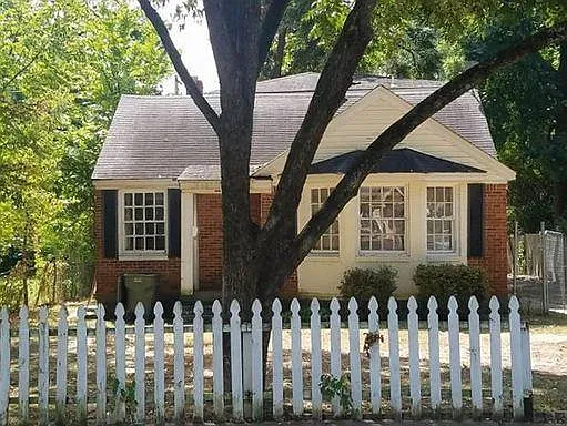 3 bed, 1810 sqft, $895 — Photo 1