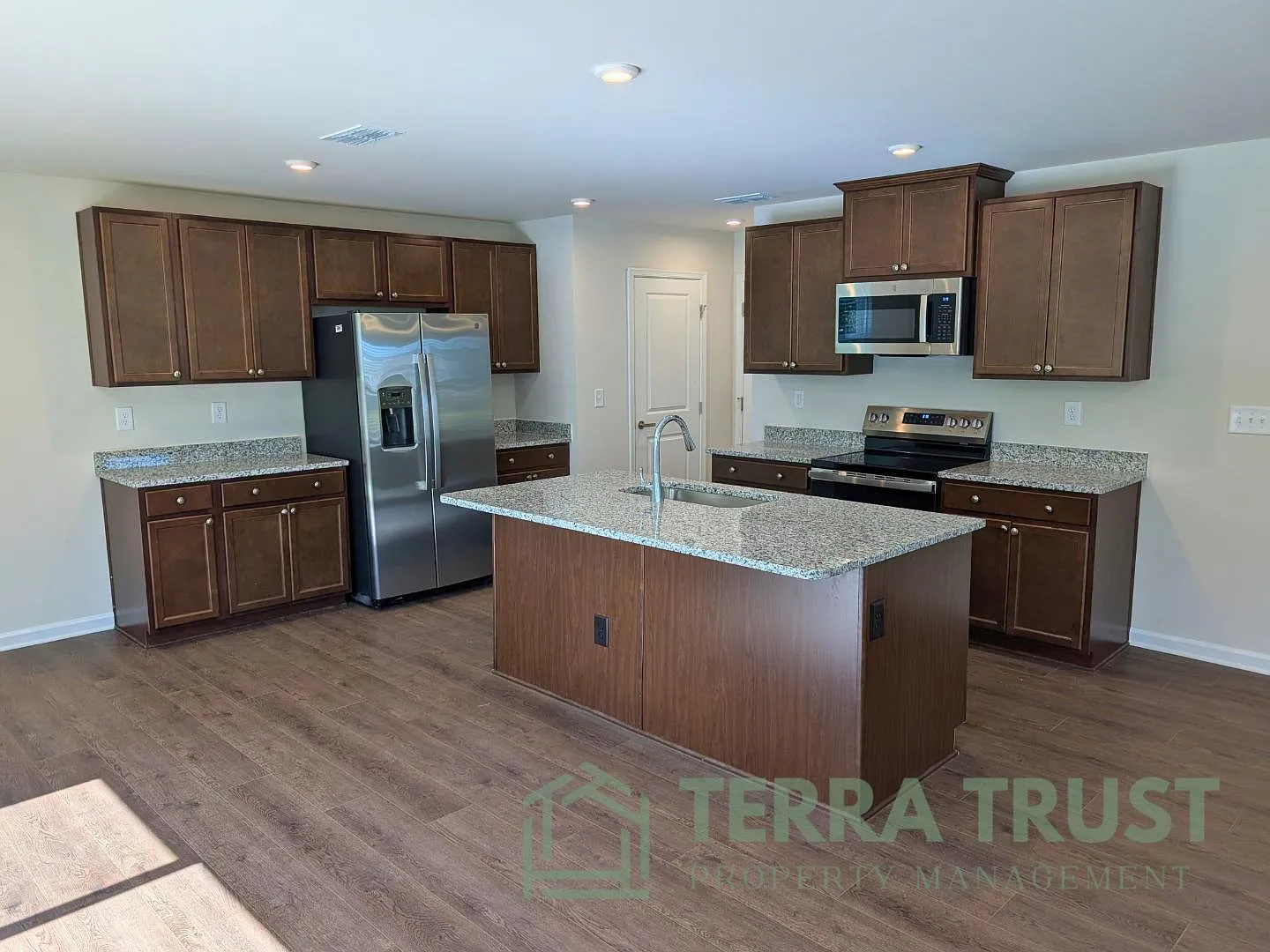 1220 Elm Forest Ln — Photo 2