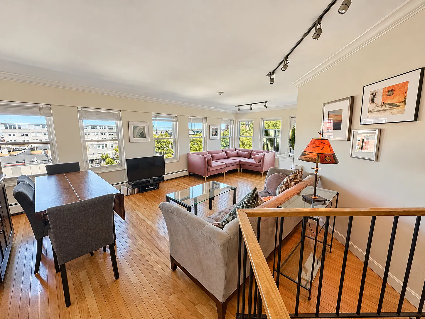 2 bed, 1.5 bath, 969 sqft, $7,800 — Photo 4