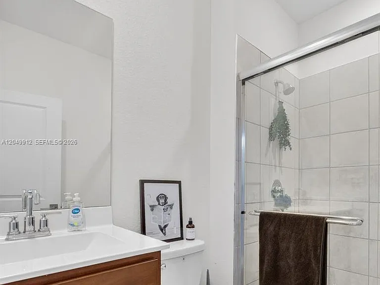 826 SE 17th St — Photo 16