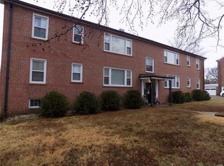 3910 Canterbury Dr, Saint Louis, MO 63121