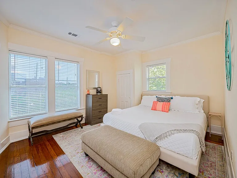 1159A Navasota St — Photo 9