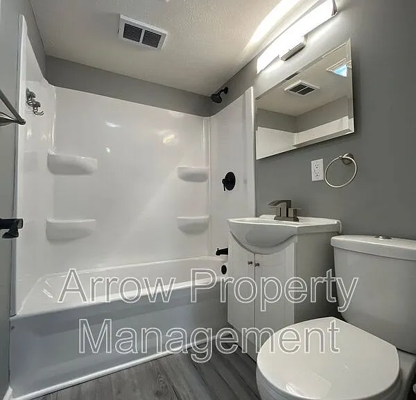 2515 W St — Photo 11