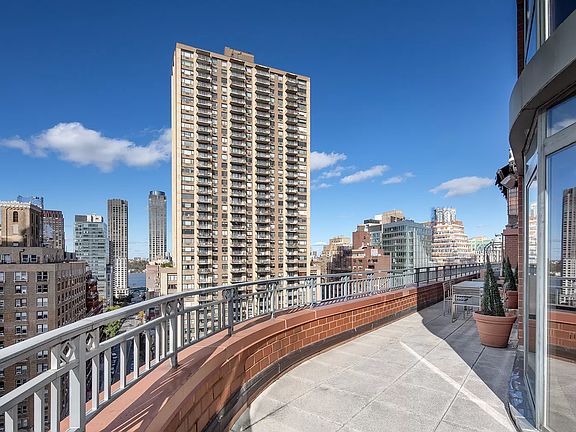 4th image of 155 W 70th St Front 1