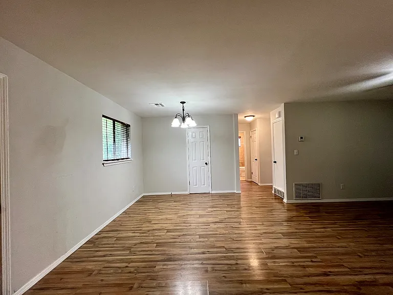 7400 S Drexel Ave — Photo 3