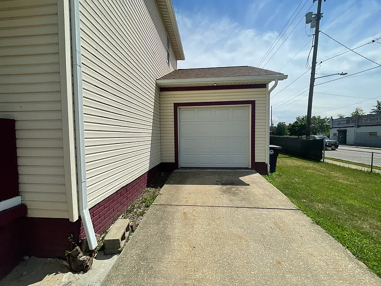 12500 Woodside Ave — Photo 34