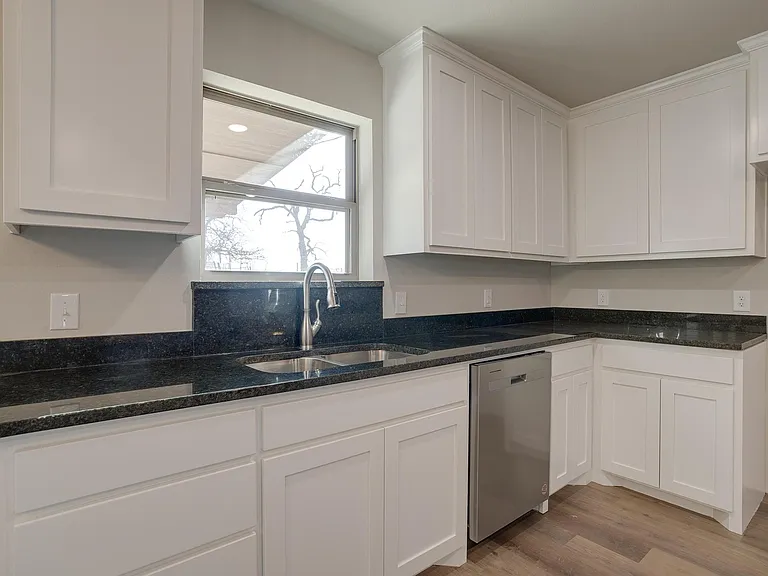 305 Bentley Dr — Photo 34