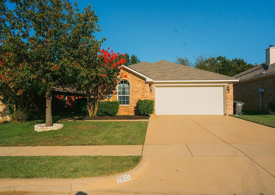 1st image of 2025 Castleview Dr