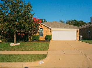 2025 Castleview Dr, Fort Worth, TX 76120
