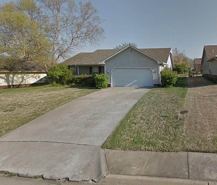 2nd image of 2550 W Arthur Hart St