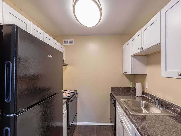 13220 Chester Rd — Photo 1