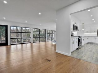 112 Roaring Brook Rd, Chappaqua, NY 10514