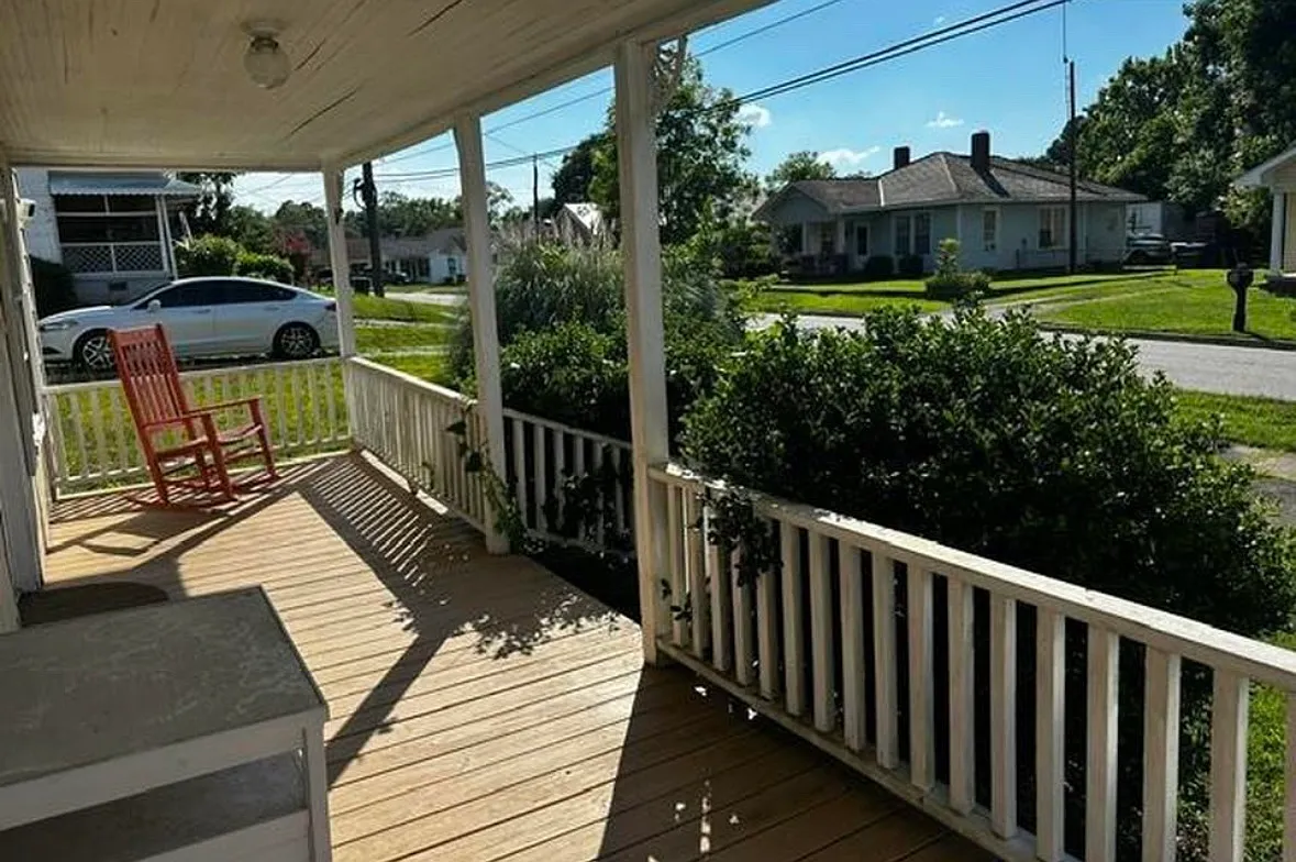 2 bed, 1400 sqft, $1,075 — Photo 2