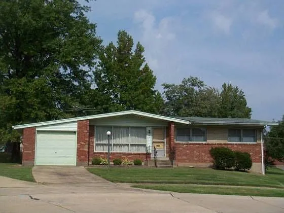 2277 Kenosho Ave photo 1