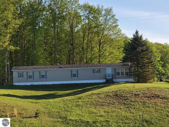 173 N 31st Rd, Cadillac, MI 49601