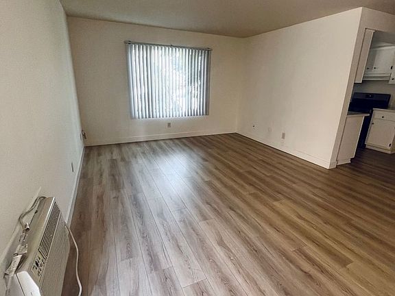 4th image of 2321 N Niagara St APT A