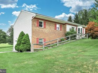 1 Valley View Dr, Windsor, PA 17366