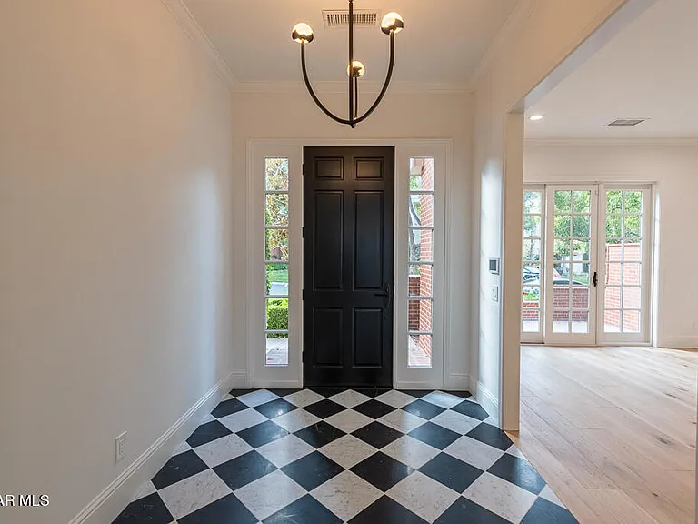 2390 Crombie Ct — Photo 5