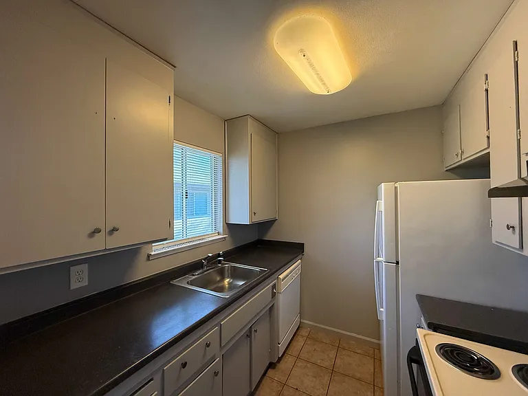 2032 Benita Dr #4 — Photo 15