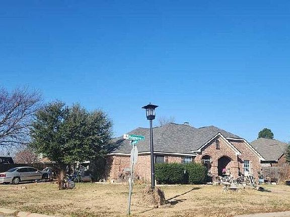 3rd image of 820 Meadowview Ct