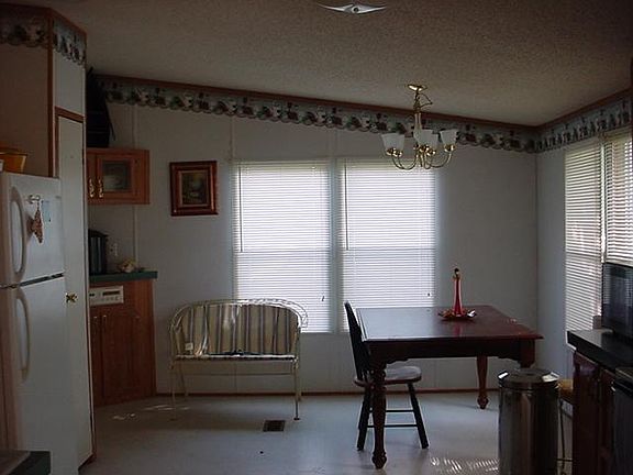 3rd image of 211 Carroll Ave