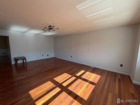 5th image of 2707 Merrywood Dr