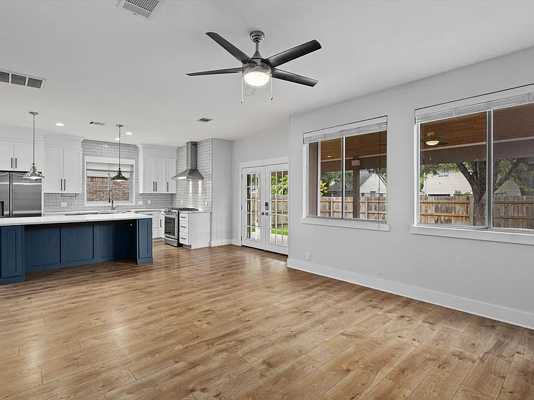 1203 Thackeray Ln — Photo 15