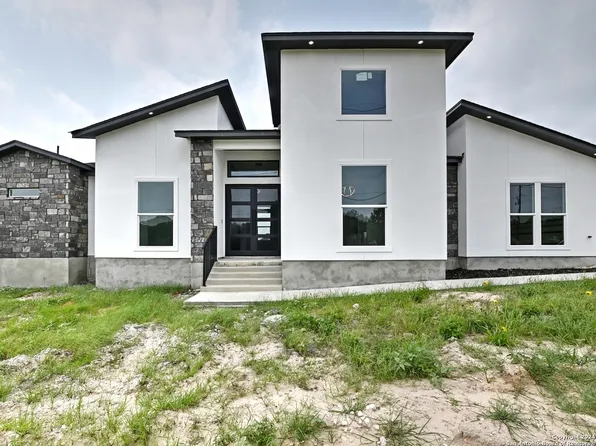 971 County Road 319, La Vernia, TX 78121