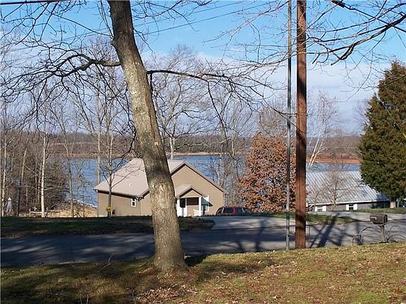 2nd image of 327 Magnolia Dr