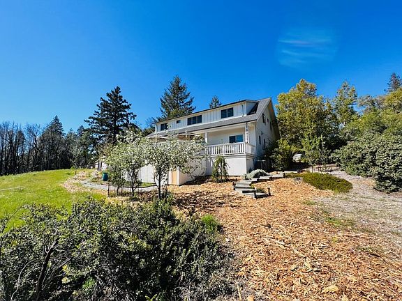 2nd image of 160 Twilight Ln