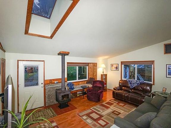 2nd image of 935 Shawn Ave