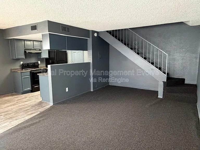 2689 W Ocotillo Rd — Photo 9