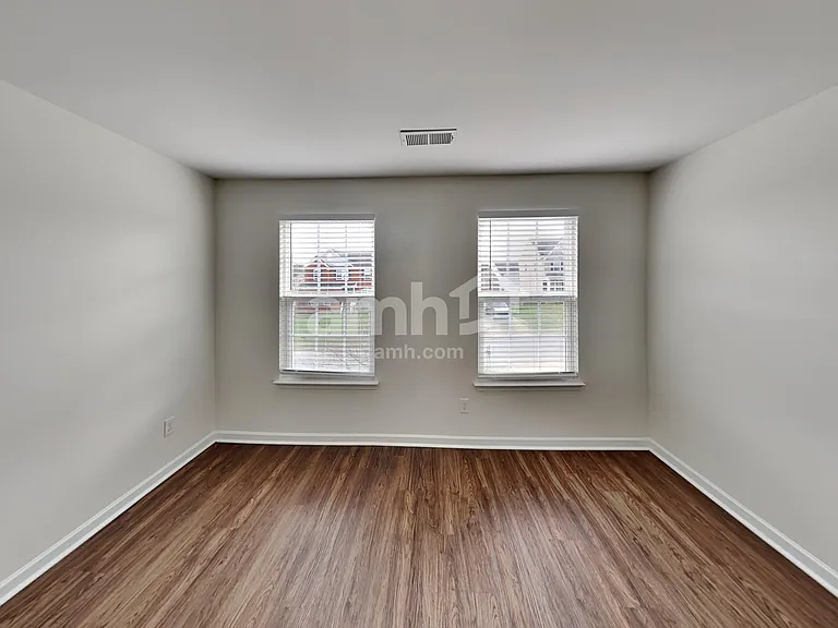 2215 Ambergate Dr — Photo 13