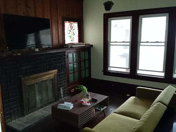 5th image of 825 Elmore Ave